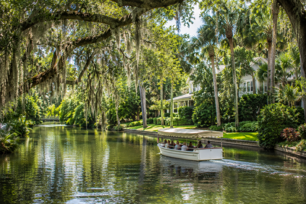 Scenic boat tour through the lakes and canals of Winter Park near Orlando